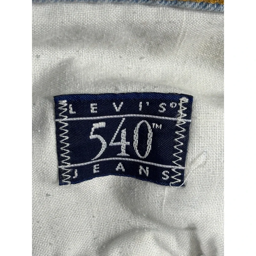 Vintage Levis 540 Relaxed Fit Jeans Mens 36x32 Light Wash Blue Made in USA Denim